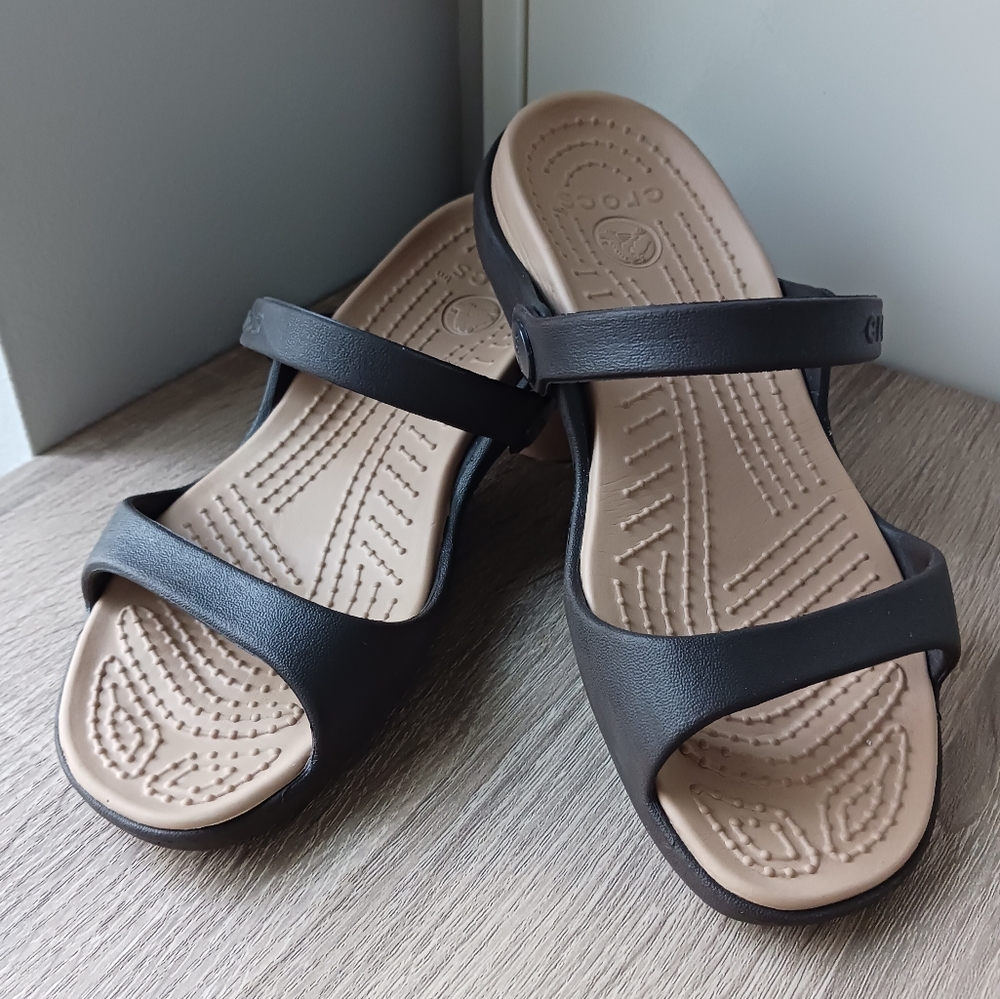 🌷 Crocs Cleo Open Toe Slide Sandal